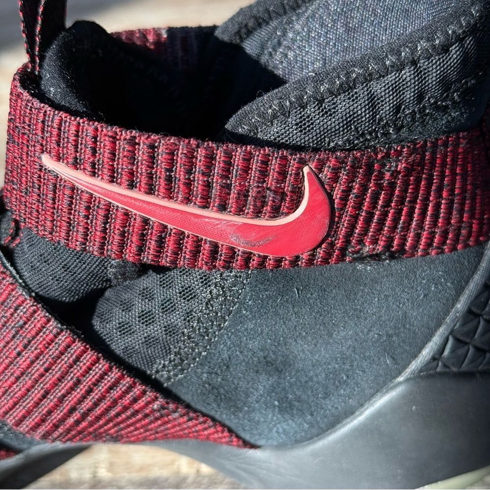 Nike LeBron XI red and black - Picture 7 of 7